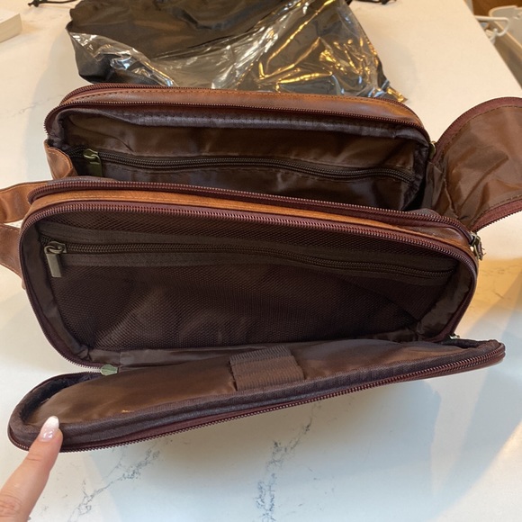 Custom toiletry bag - Picture 7 of 9